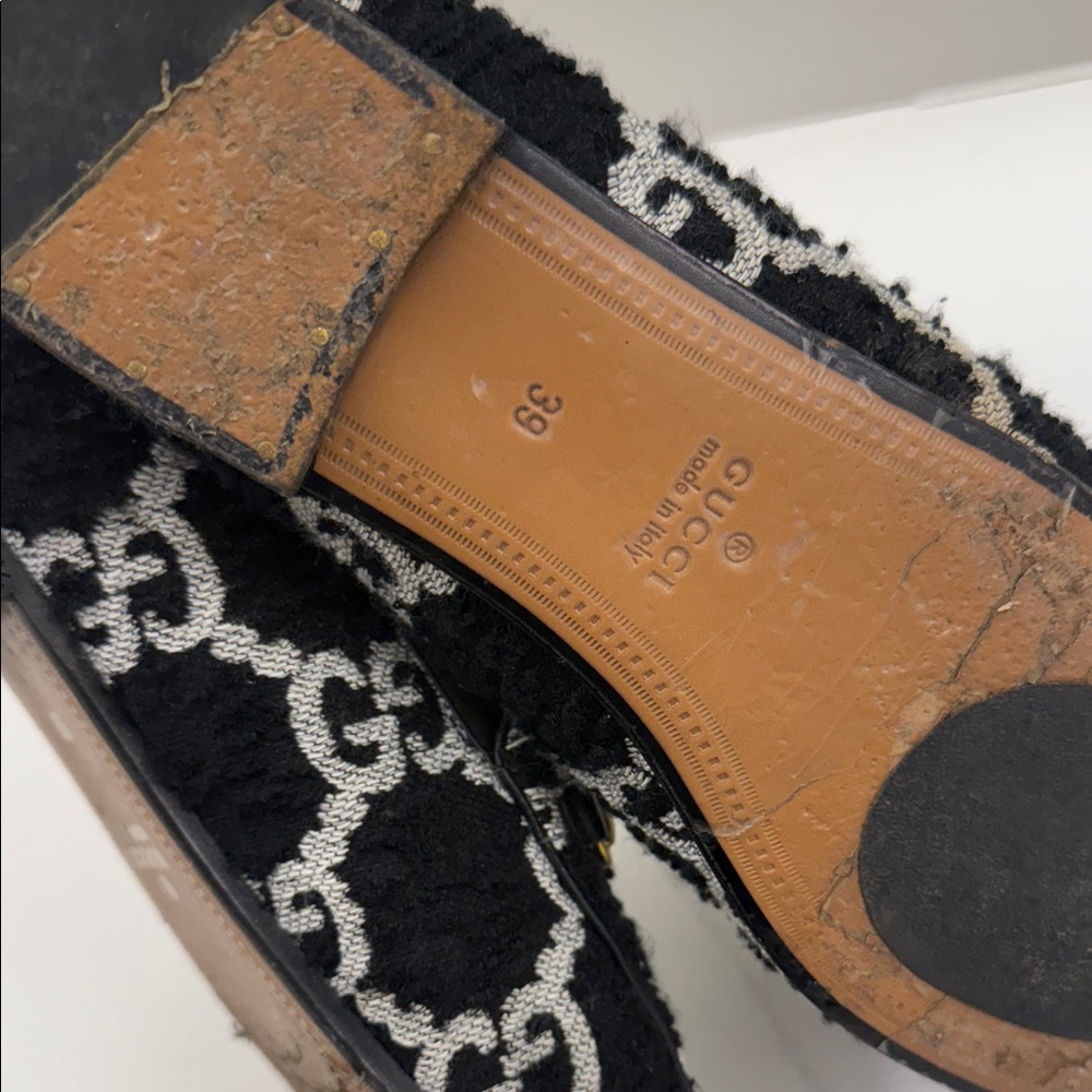 Gucci Black and Silver Textured Loafers with Gold Accent - Picture 5 of 5